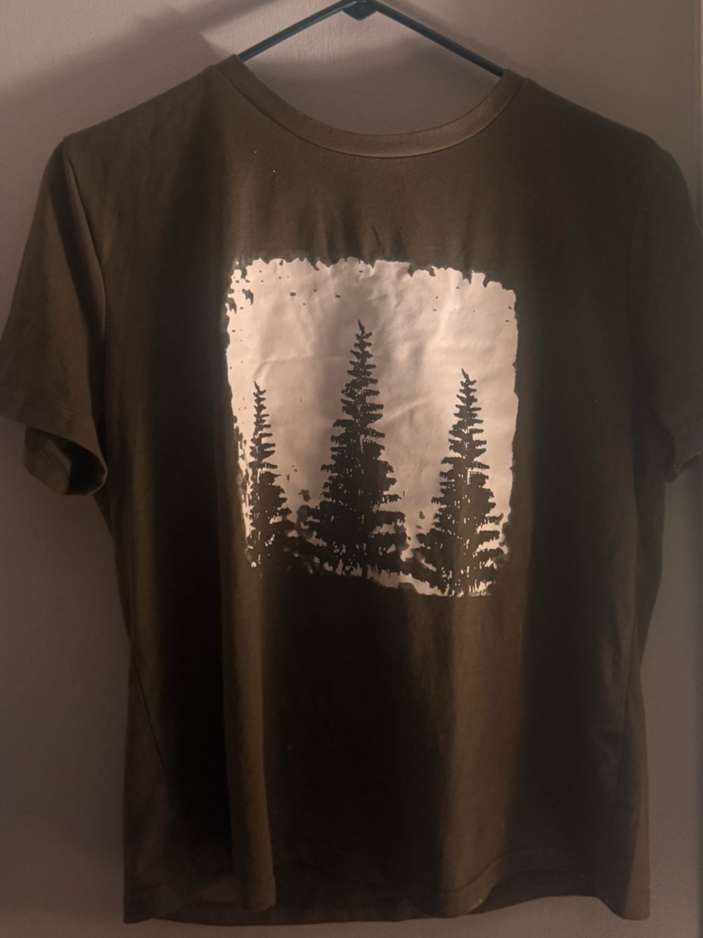 Olive Green Men’s Graphic Tee with Pine Tree Print